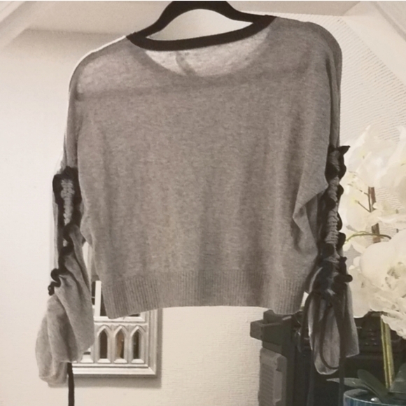 BCBGeneration Grey Cropped Sweater Sz S - Picture 5 of 11